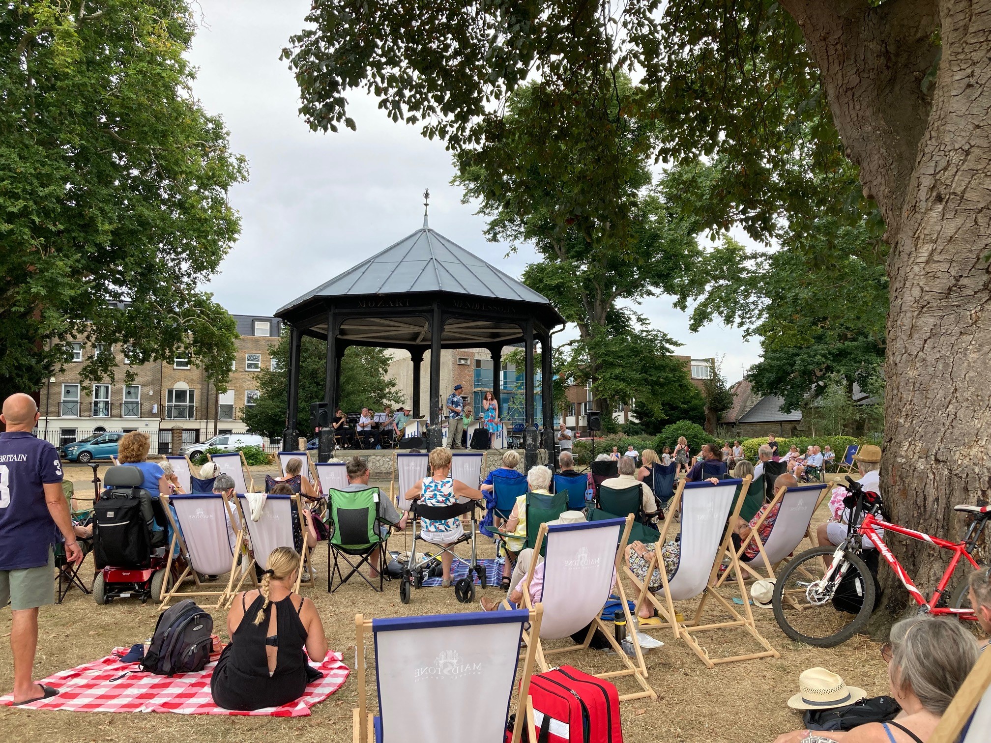 Free summer weekend music in Brenchley Gardens 